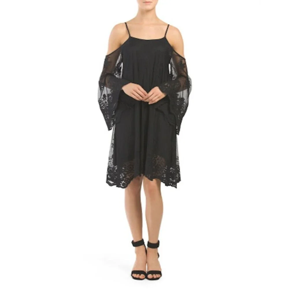 Elan Bell Sleeve Floral Lace Dress
